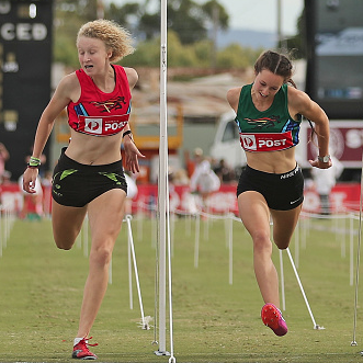 Pros take on amateurs in race for young runners