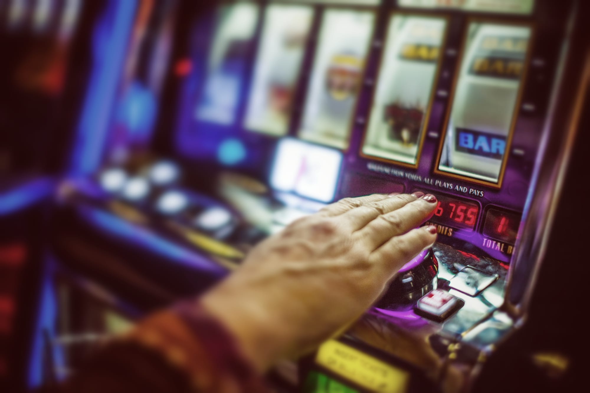 Woman jailed for stealing to fund pokies habit demands gambling reform