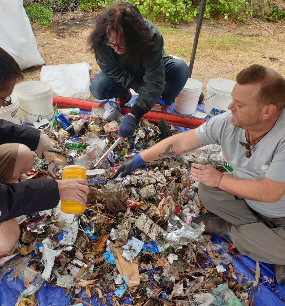 Bottles and cans clog creek: Plea for container deposit scheme