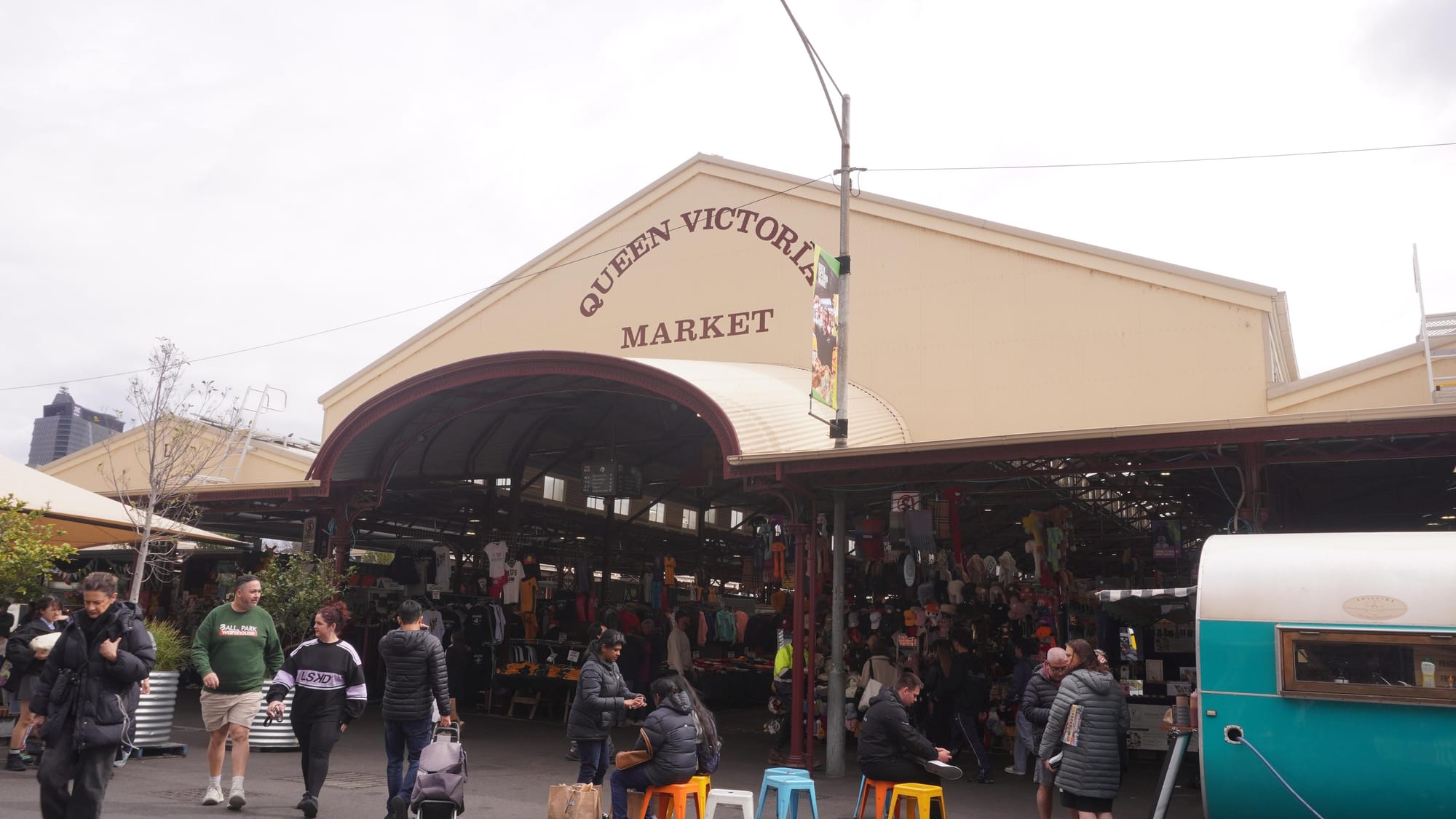 Queen Vic Market renewal plan divides opinion amid bid to lure locals