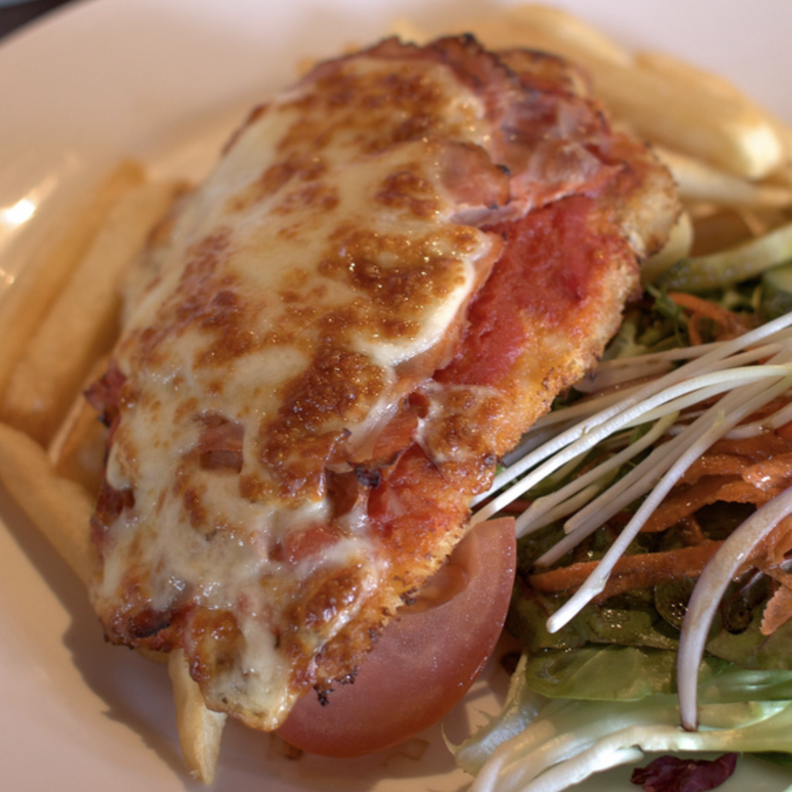 Parmas still making hay for drought-affected farmers, as pubs push on with fund-raiser