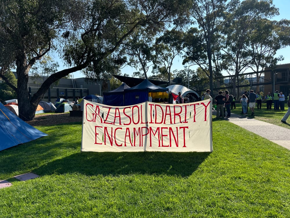 Pro-Palestine protesters set up camp at Monash Clayton post image
